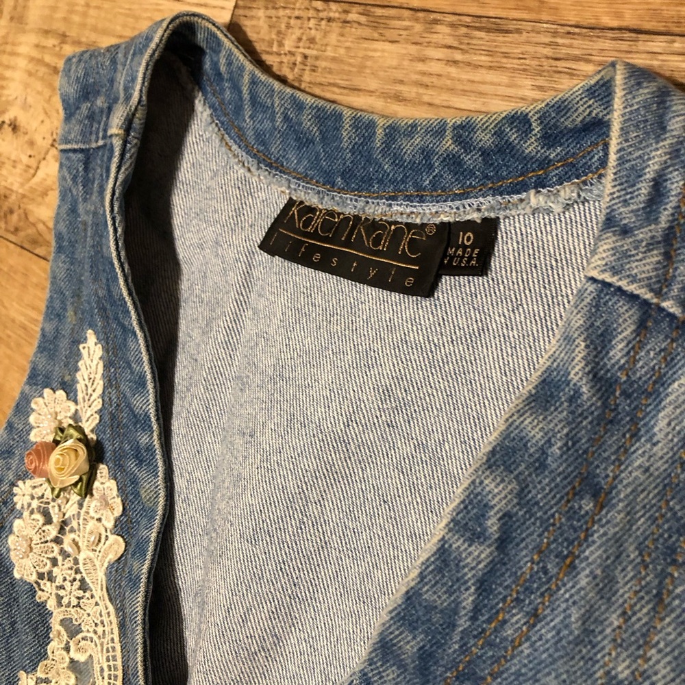 Karen Kane Lifestyle vest with flowers n Pearl buttons size 10. - Picture 5 of 6